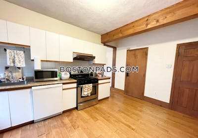 Mission Hill Sunny 3 bed 1 bath available 09/01 on Tremont St. Mission Hill! Boston - $5,100