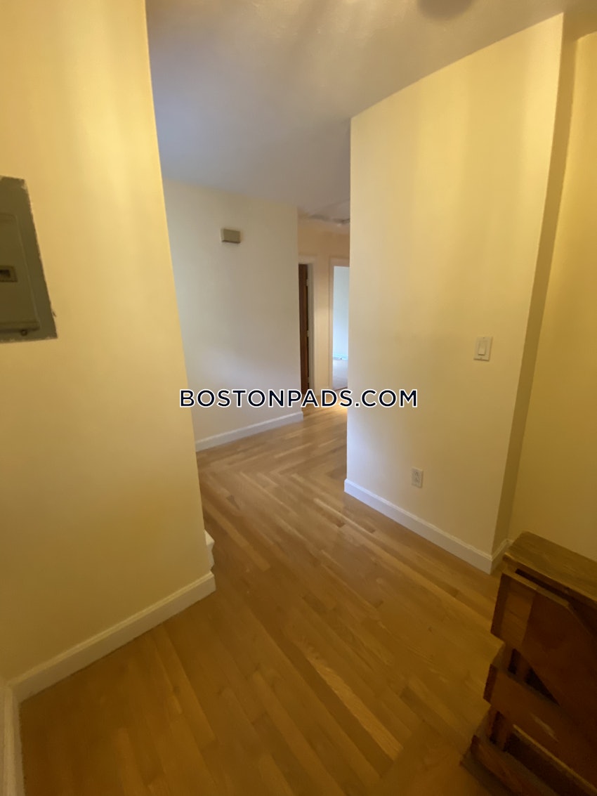 SOMERVILLE - DAVIS SQUARE - 5 Beds, 2 Baths - Image 12