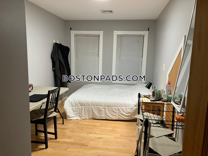 BOSTON - BRIGHTON - CLEVELAND CIRCLE - 4 Beds, 2 Baths - Image 4