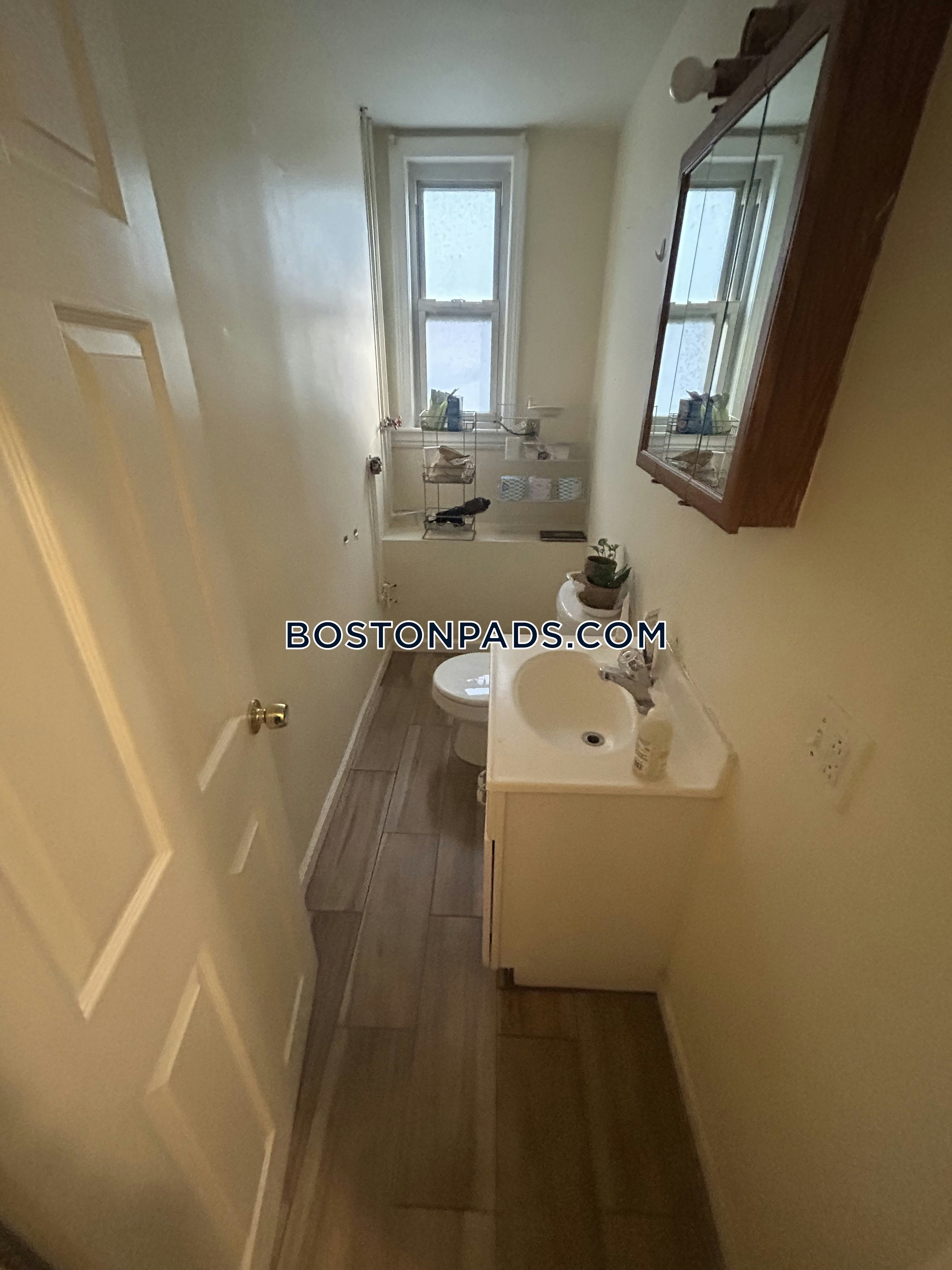 Boston - 6 Beds, 2.5 Baths