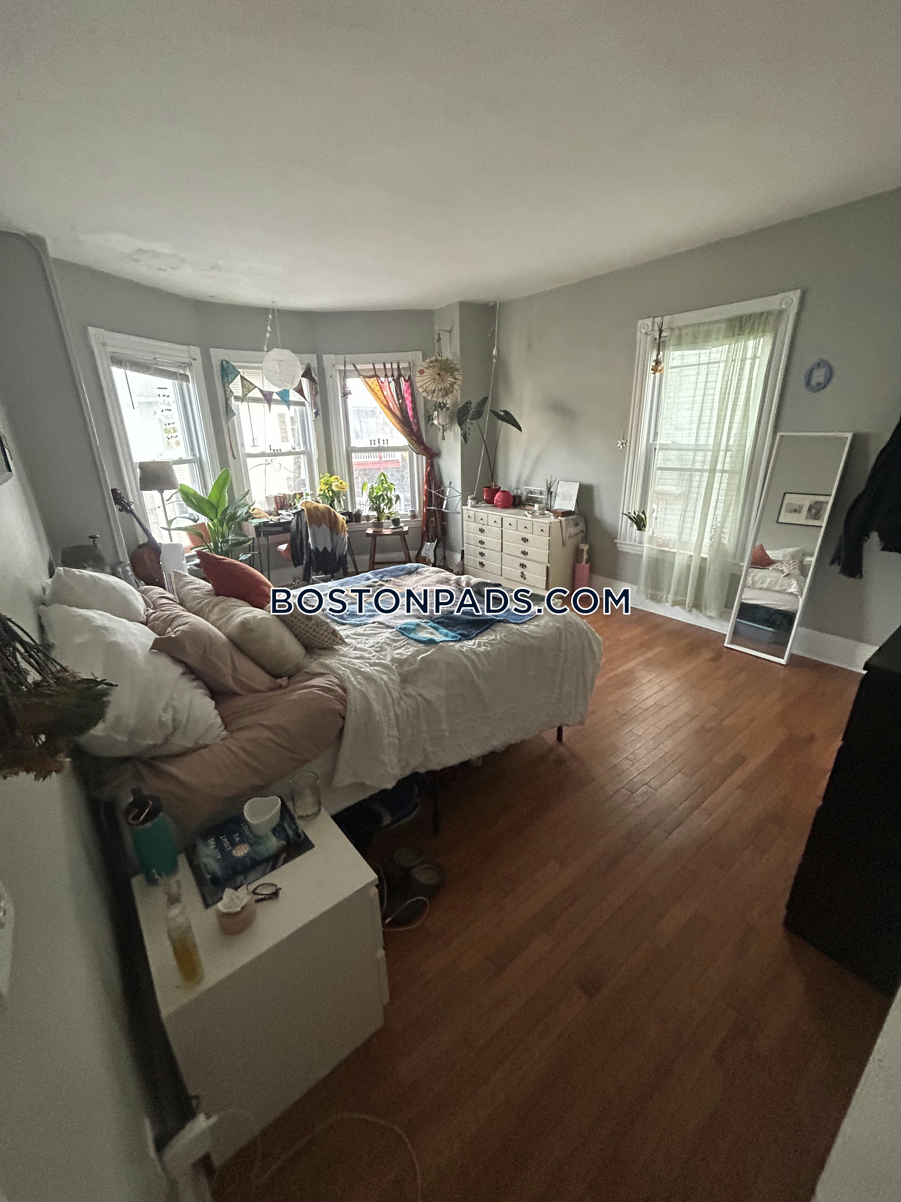 Boston - 6 Beds, 2.5 Baths