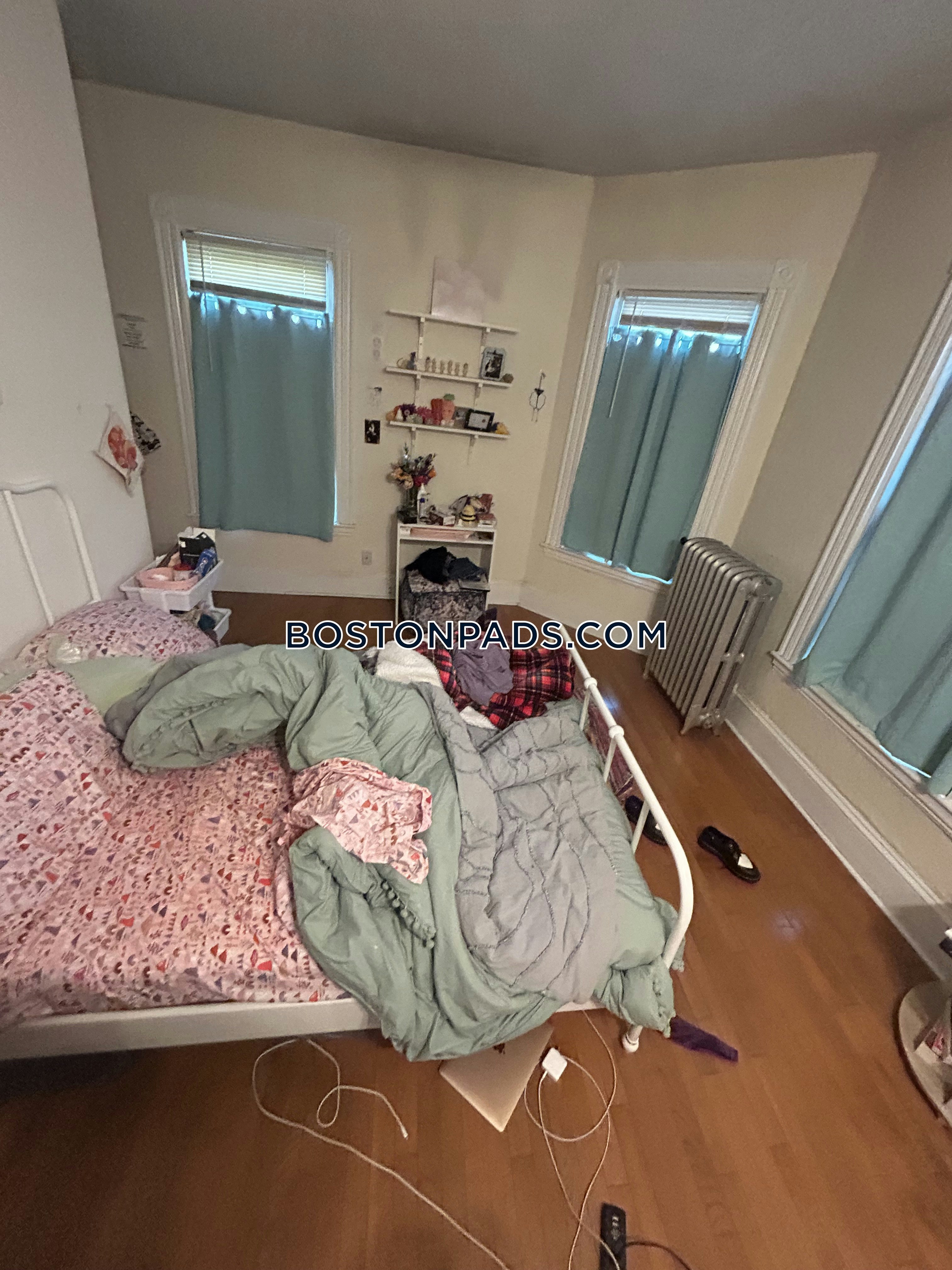 Boston - 6 Beds, 2.5 Baths