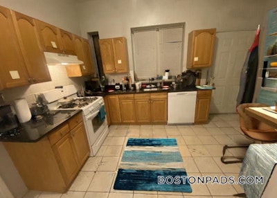 Mission Hill 3 Beds 1 Bath Boston - $4,100