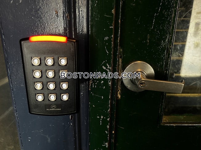 Boston - $4,500+ /mo