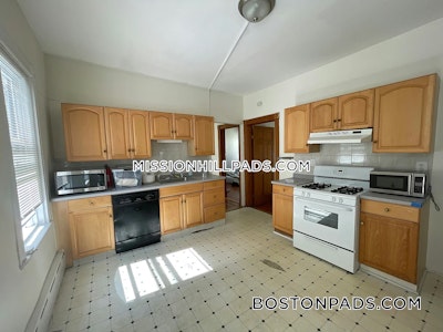 Mission Hill 4 Beds 1 Bath on Darling St in Boston Boston - $6,000