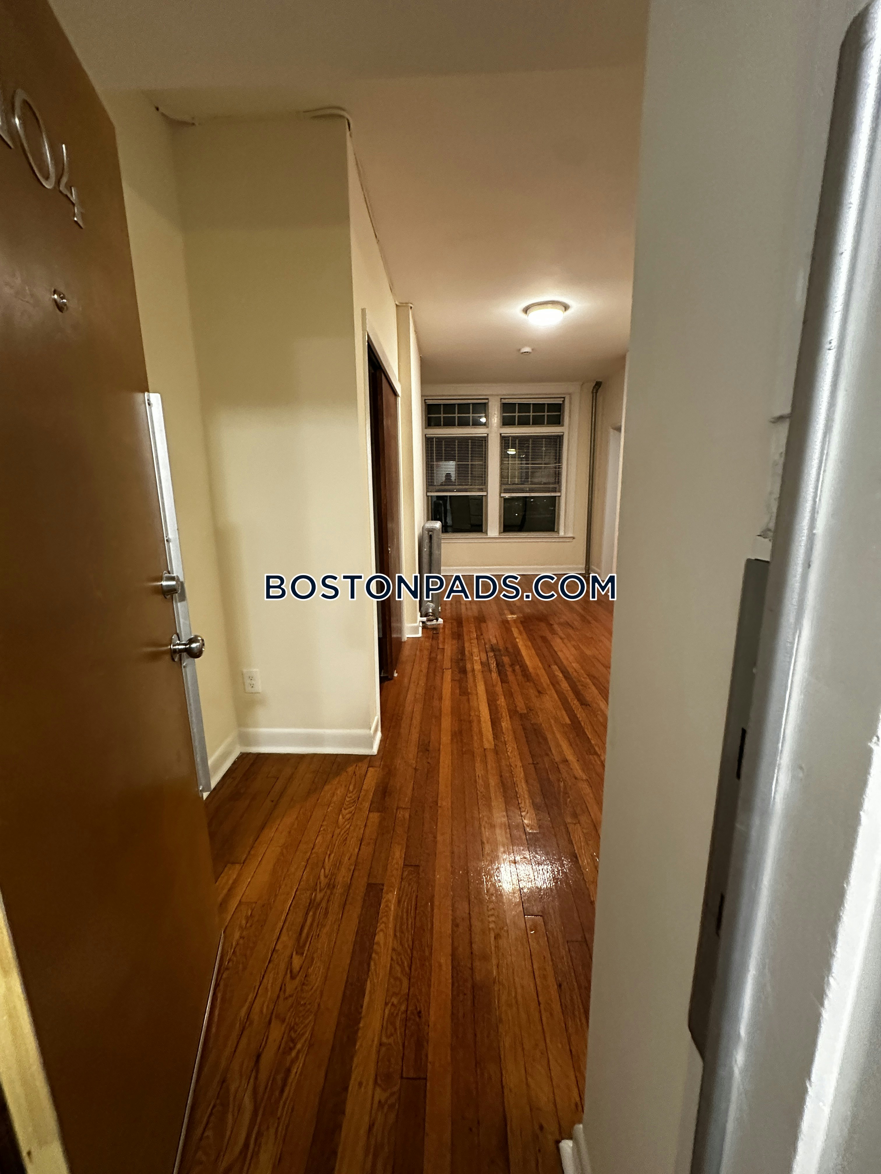 Boston - 1 Beds, 1 Baths