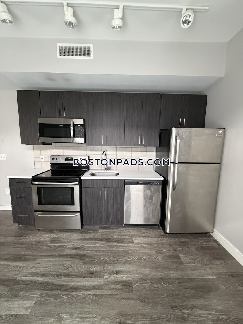 Lynn - $2,750+ /month