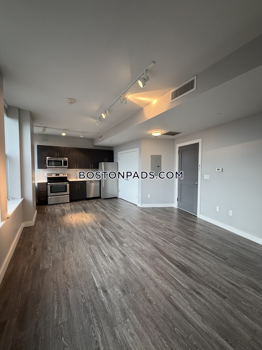 Lynn - $2,750+ /month