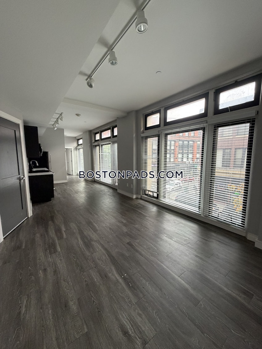 Lynn - $2,750+ /month