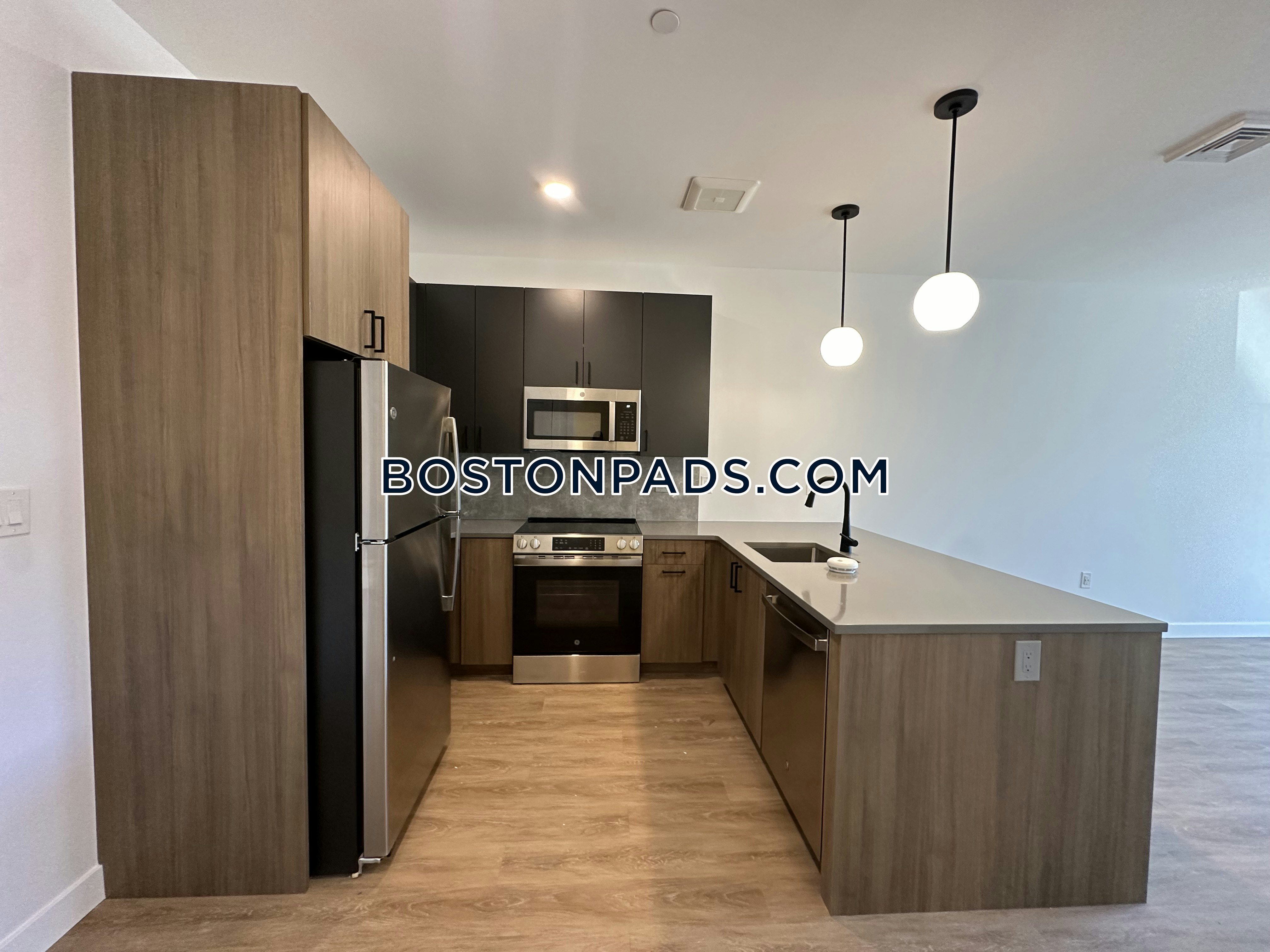 West Roxbury, Boston, MA - 1 Bed, 1 Bath - $2,575 - ID#8007940