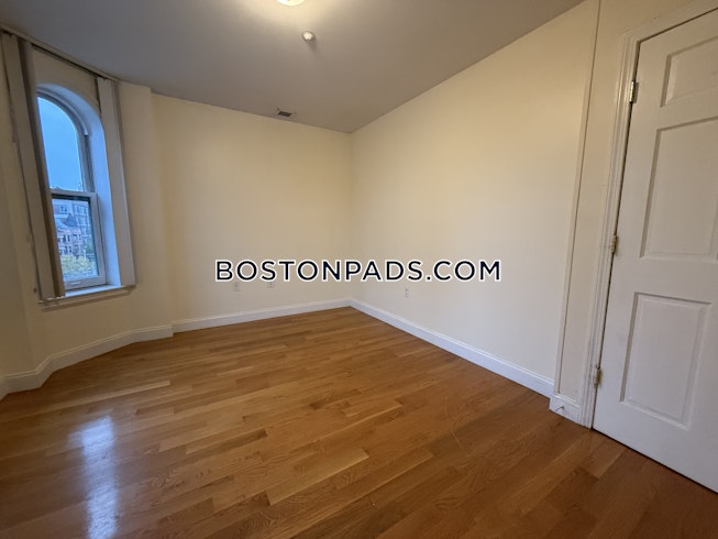 Boston - $4,950+ /mo