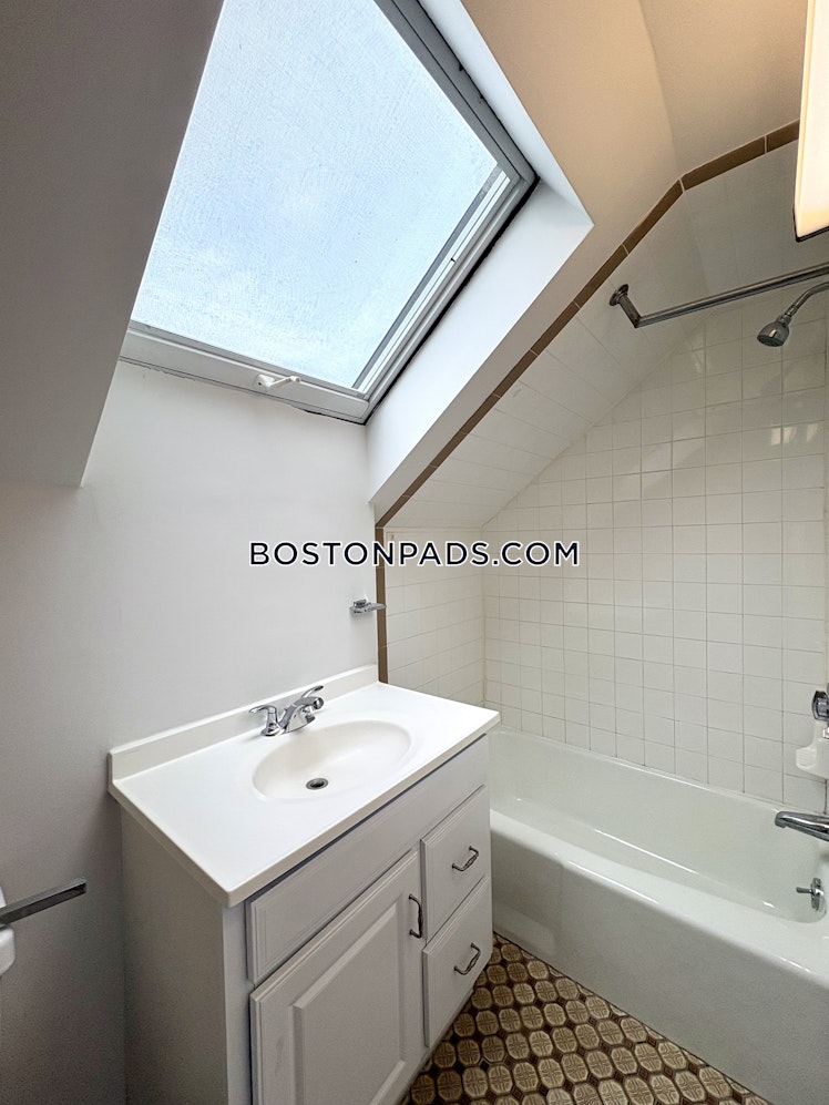 Edgecliff Rd., Watertown