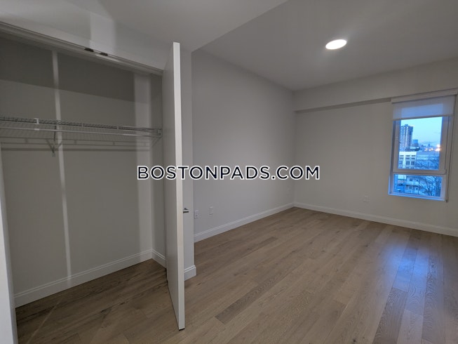 Boston - $4,800+ /mo