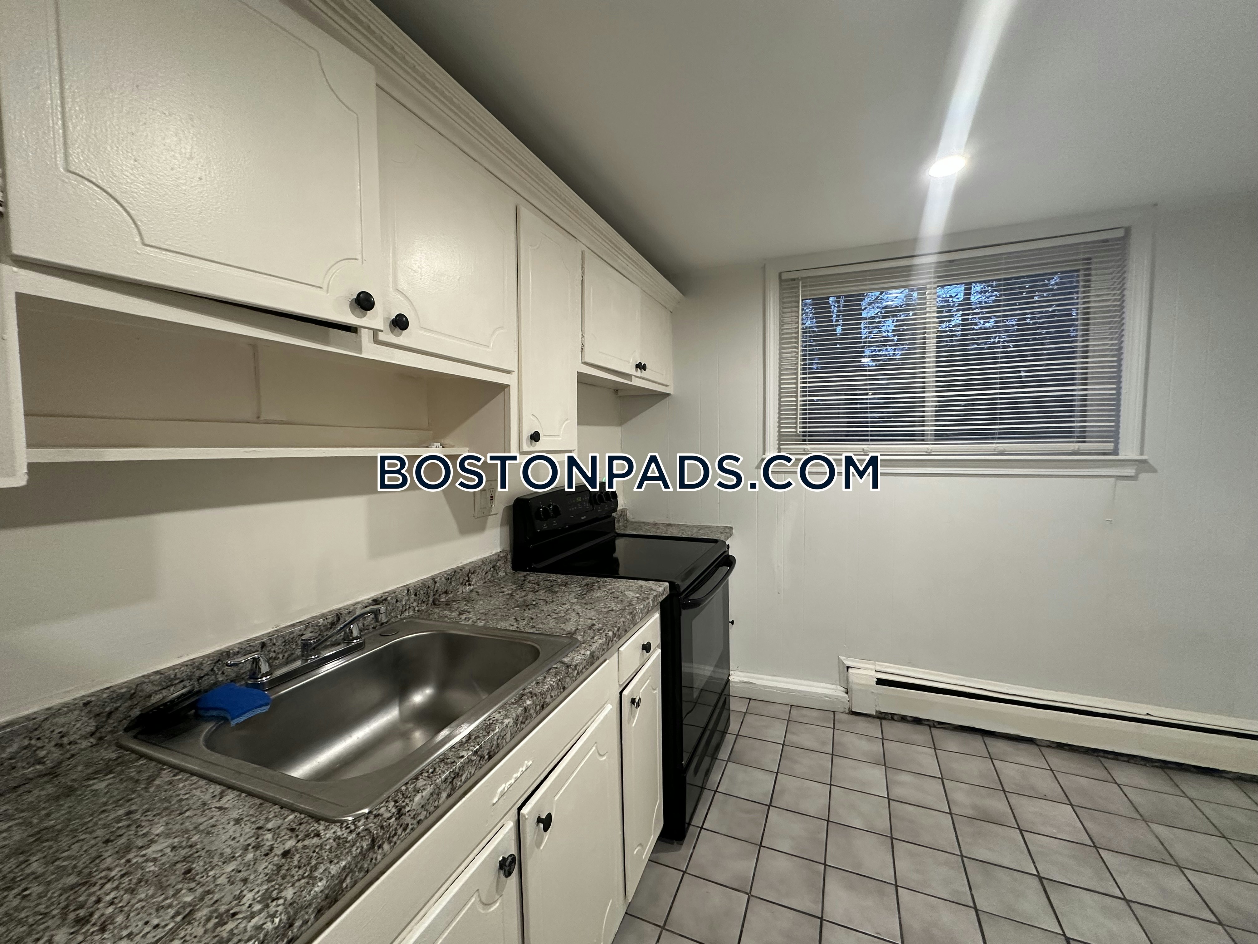 Chestnut Hill, Brookline, MA - 2 Beds, 1 Bath - $2,350 - ID#8008323