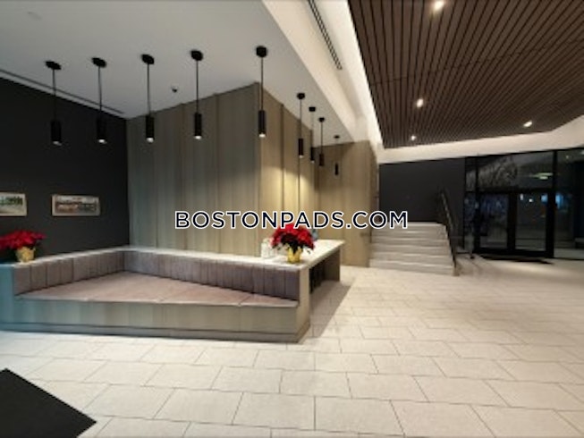 Boston - $3,900+ /mo