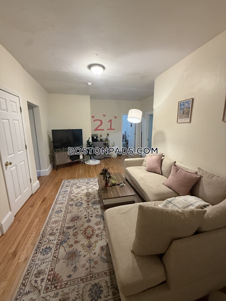 brookline-4-beds-1-bath-boston-university-6250-8033481 