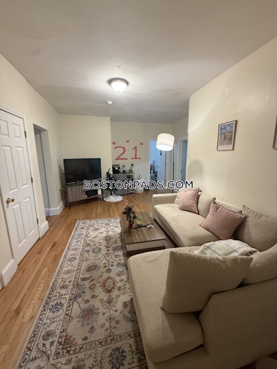 Brookline 4 Beds 1 Bath  Boston University - $6,250 No Fee