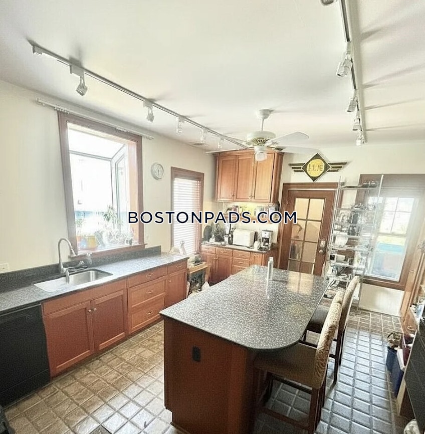 Boston - $11,500+ /month