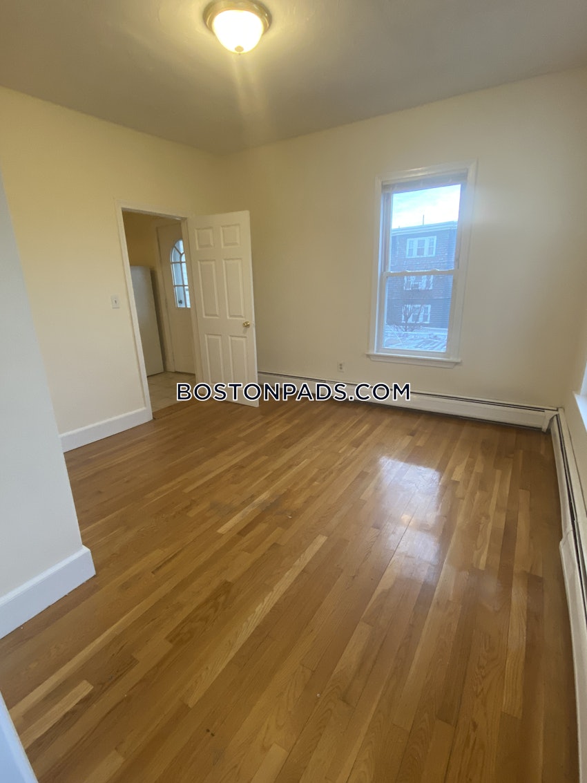 SOMERVILLE - WINTER HILL - 3 Beds, 1 Bath - Image 13