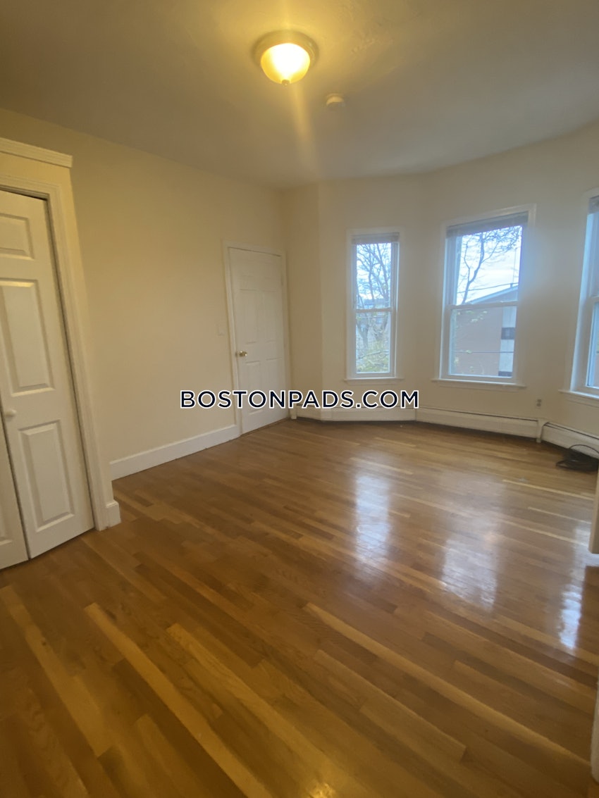 SOMERVILLE - WINTER HILL - 3 Beds, 1 Bath - Image 8