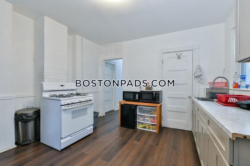 BOSTON - JAMAICA PLAIN - CENTER - 3 Beds, 1 Bath - Image 3