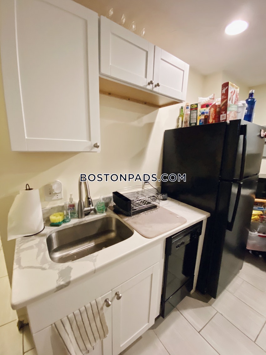 BOSTON - NORTH END - 3 Beds, 1 Bath - Image 8