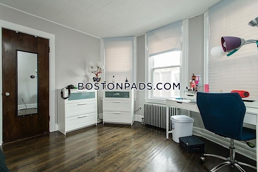 SOMERVILLE - PORTER SQUARE - 4 Beds, 1 Bath - Image 3