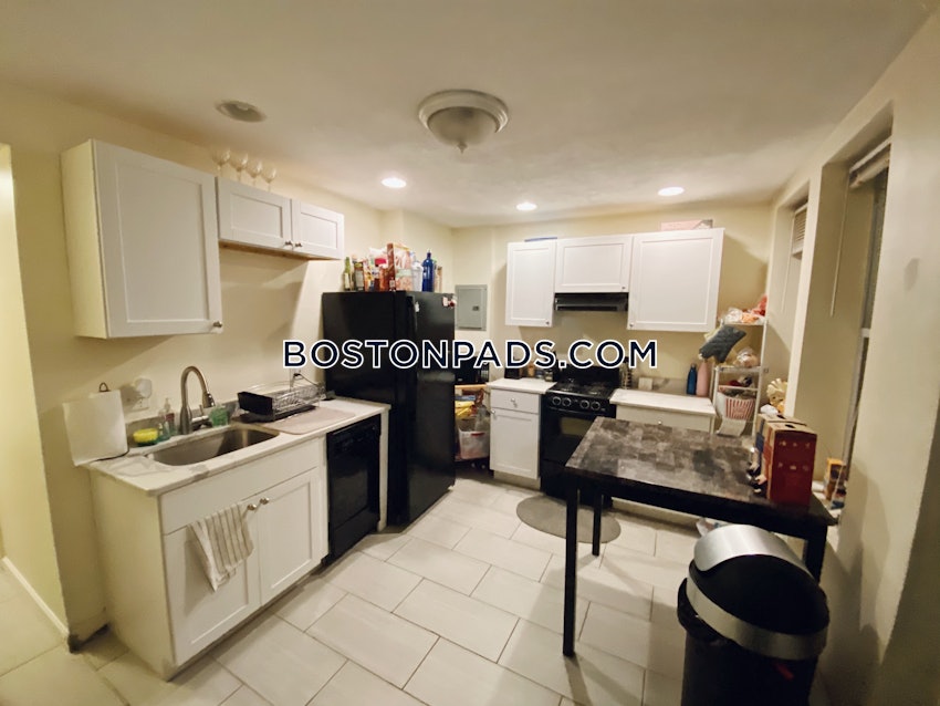 BOSTON - NORTH END - 3 Beds, 1 Bath - Image 3