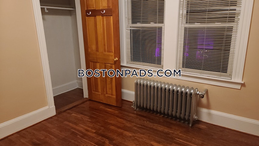 BOSTON - ROSLINDALE - 3 Beds, 1 Bath - Image 38