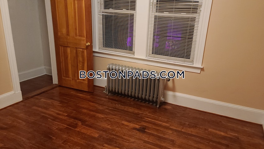 BOSTON - ROSLINDALE - 3 Beds, 1 Bath - Image 11