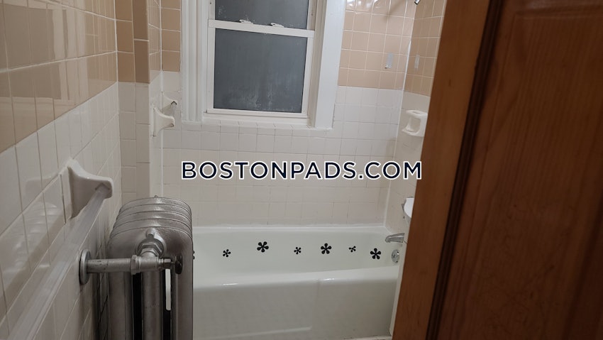 BOSTON - ROSLINDALE - 3 Beds, 1 Bath - Image 5