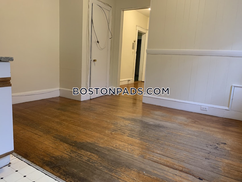 BROOKLINE- WASHINGTON SQUARE - 2 Beds, 1 Bath - Image 1