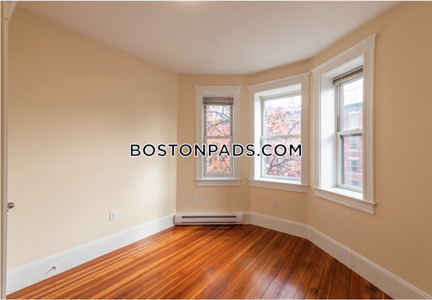 BOSTON - MISSION HILL - 4 Beds, 2 Baths - Image 9