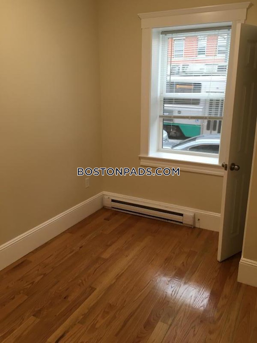 BOSTON - MISSION HILL - 4 Beds, 2 Baths - Image 16