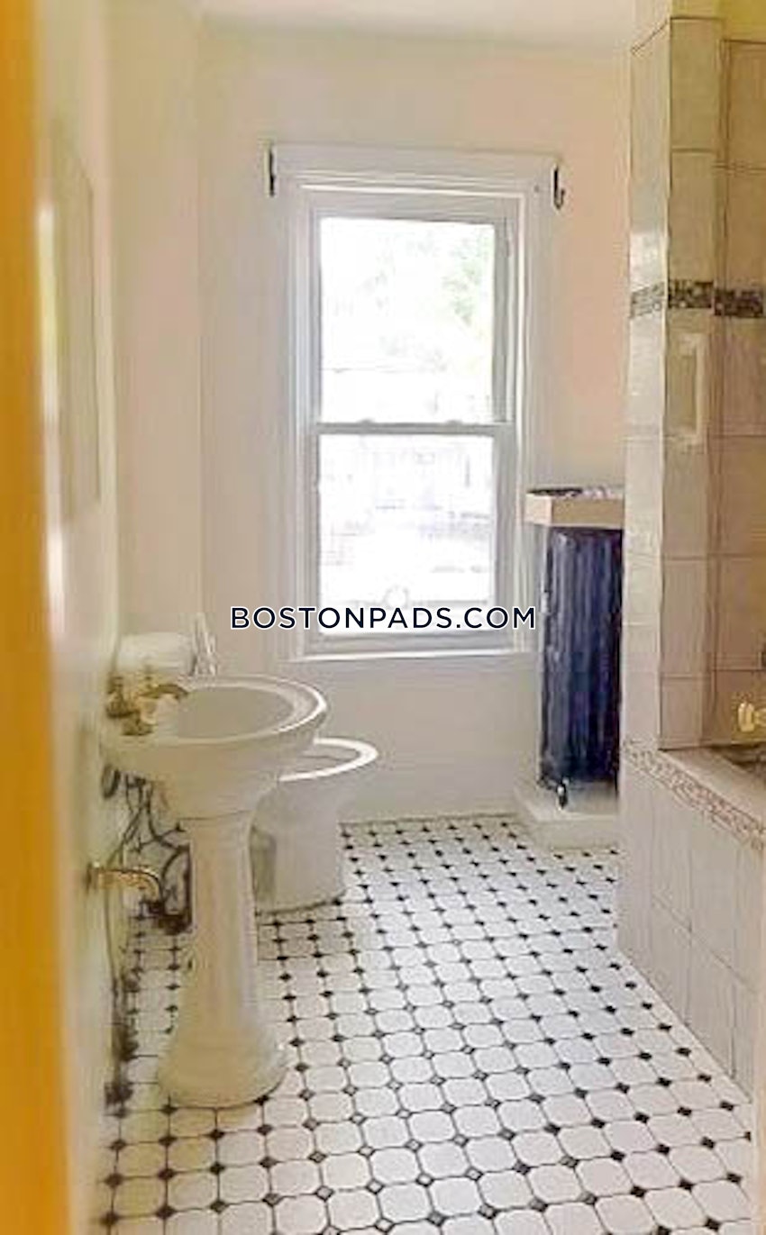 BOSTON - ROXBURY - 4 Beds, 2 Baths - Image 8