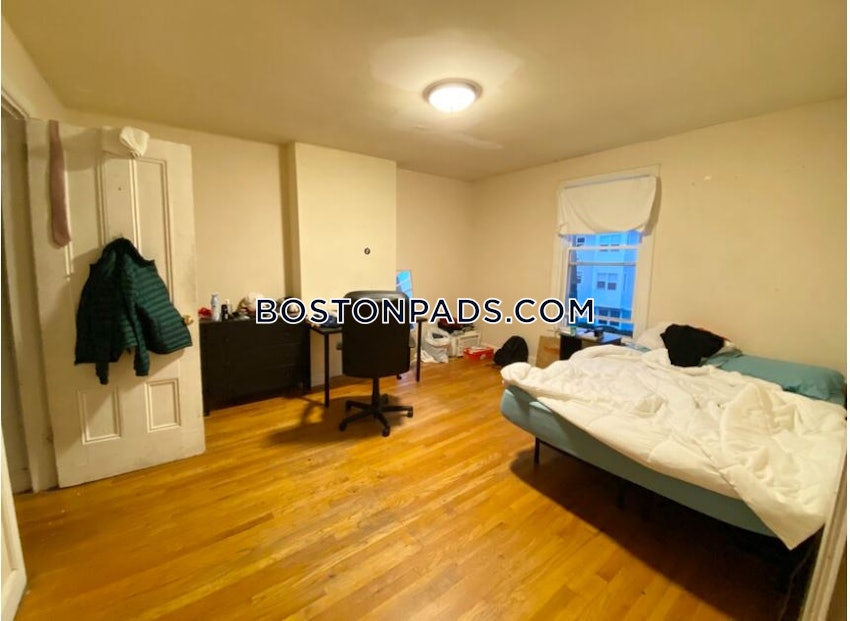 BOSTON - MISSION HILL - 4 Beds, 1 Bath - Image 6