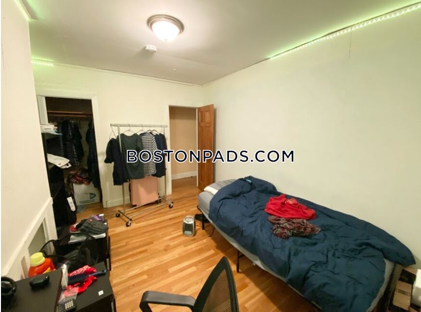 BOSTON - MISSION HILL - 4 Beds, 2 Baths - Image 3