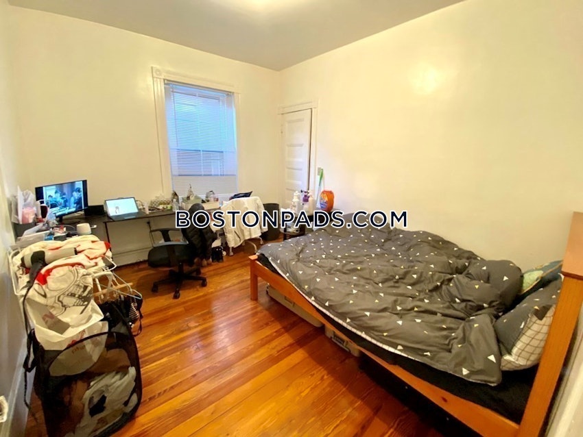 BOSTON - MISSION HILL - 3 Beds, 2 Baths - Image 2