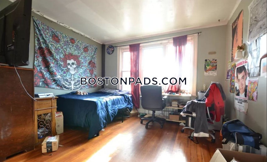 BOSTON - ALLSTON - 5 Beds, 2 Baths - Image 3