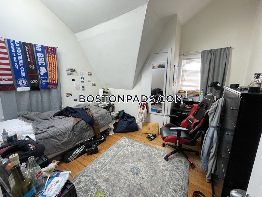 BOSTON - MISSION HILL - 3 Beds, 1 Bath - Image 2