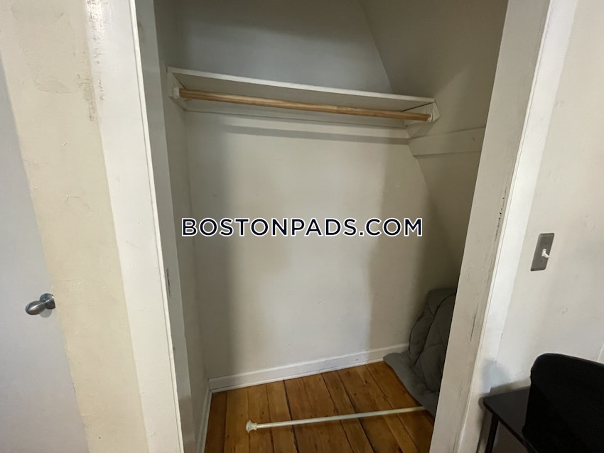 BOSTON - MISSION HILL - 3 Beds, 1 Bath - Image 9