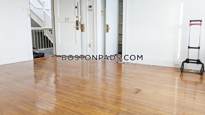 Boston - $2,350+ /mo