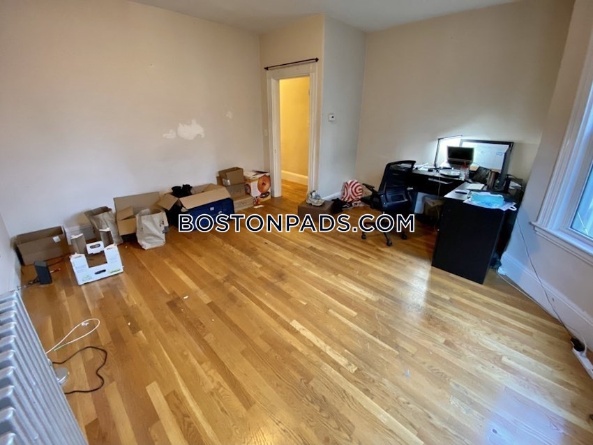 BOSTON - MISSION HILL - 3 Beds, 1 Bath - Image 11