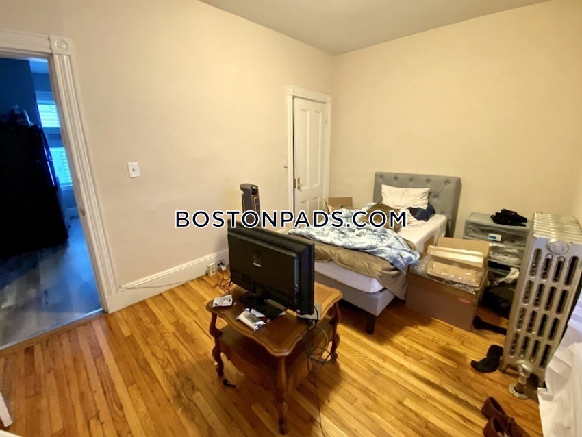 BOSTON - MISSION HILL - 3 Beds, 1 Bath - Image 1