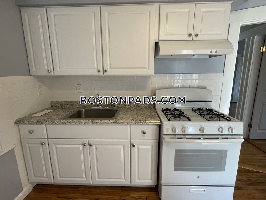 MEDFORD - TUFTS - 2 Beds, 1 Bath - Image 6