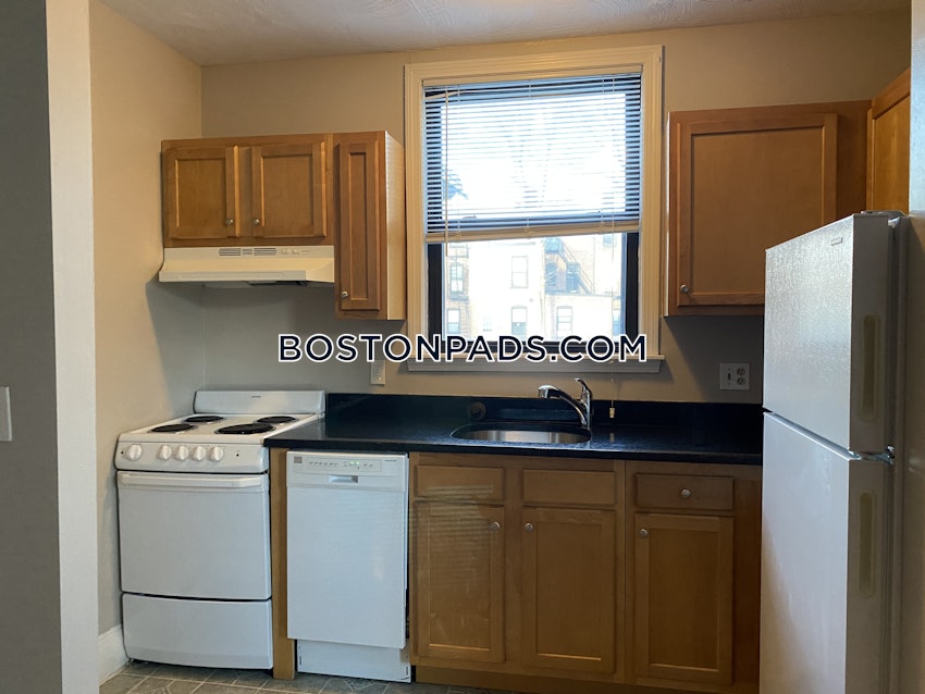 BROOKLINE- COOLIDGE CORNER - 2 Beds, 1 Bath - Image 3