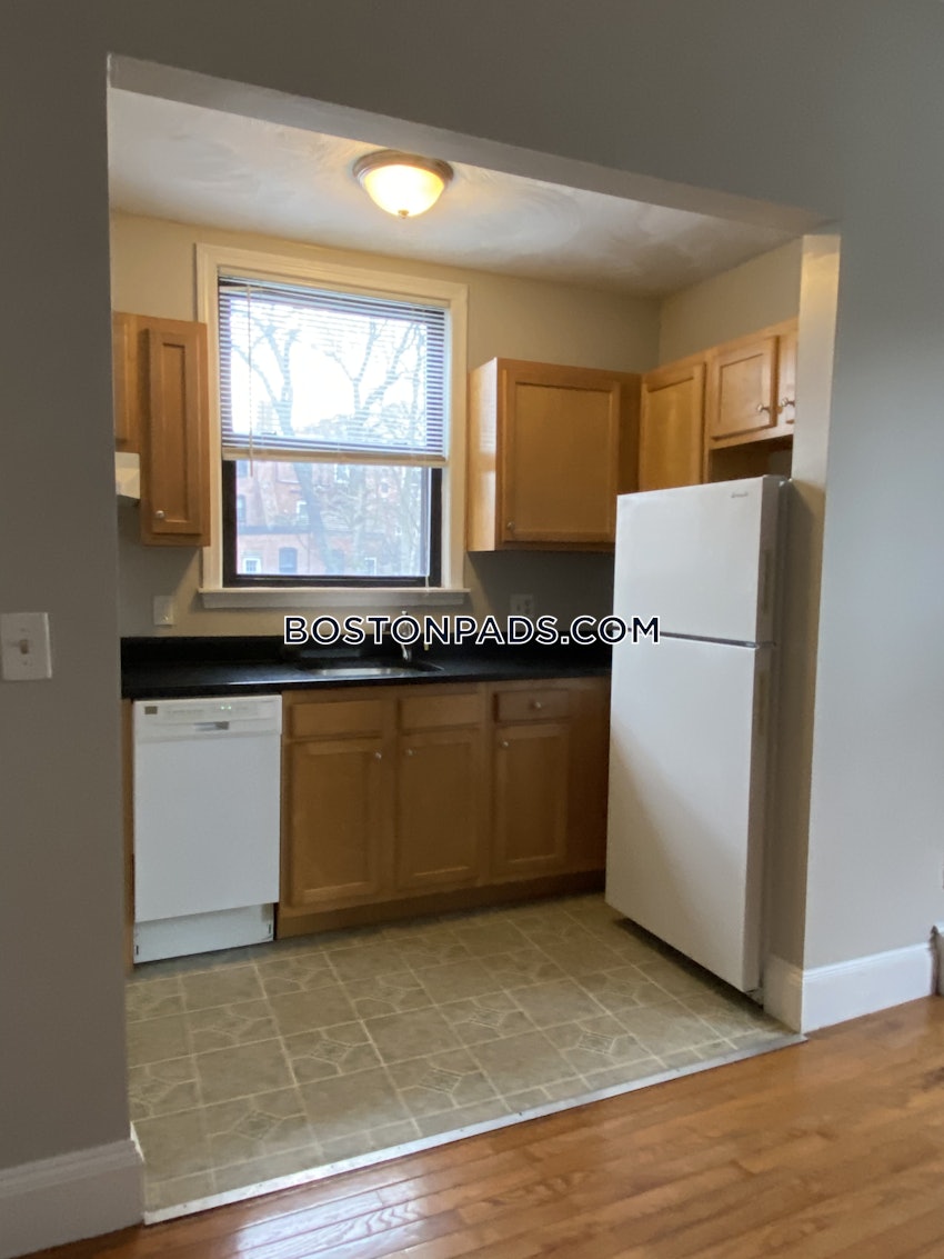 BROOKLINE- COOLIDGE CORNER - 2 Beds, 1 Bath - Image 9