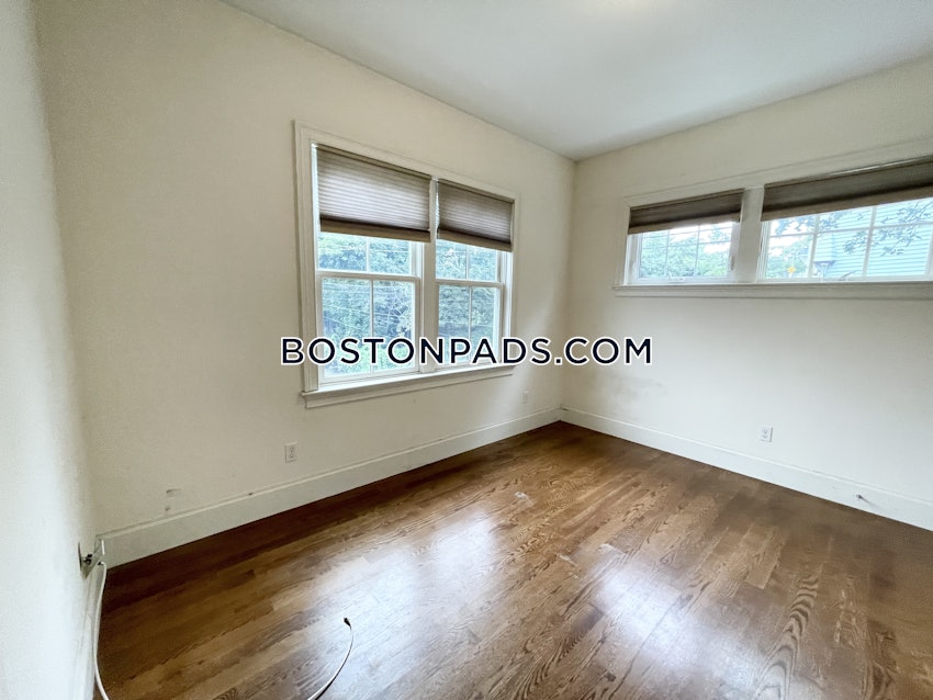 BOSTON - MISSION HILL - 4 Beds, 2 Baths - Image 8