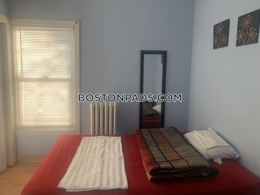 REVERE - 4 Beds, 1 Bath - Image 1