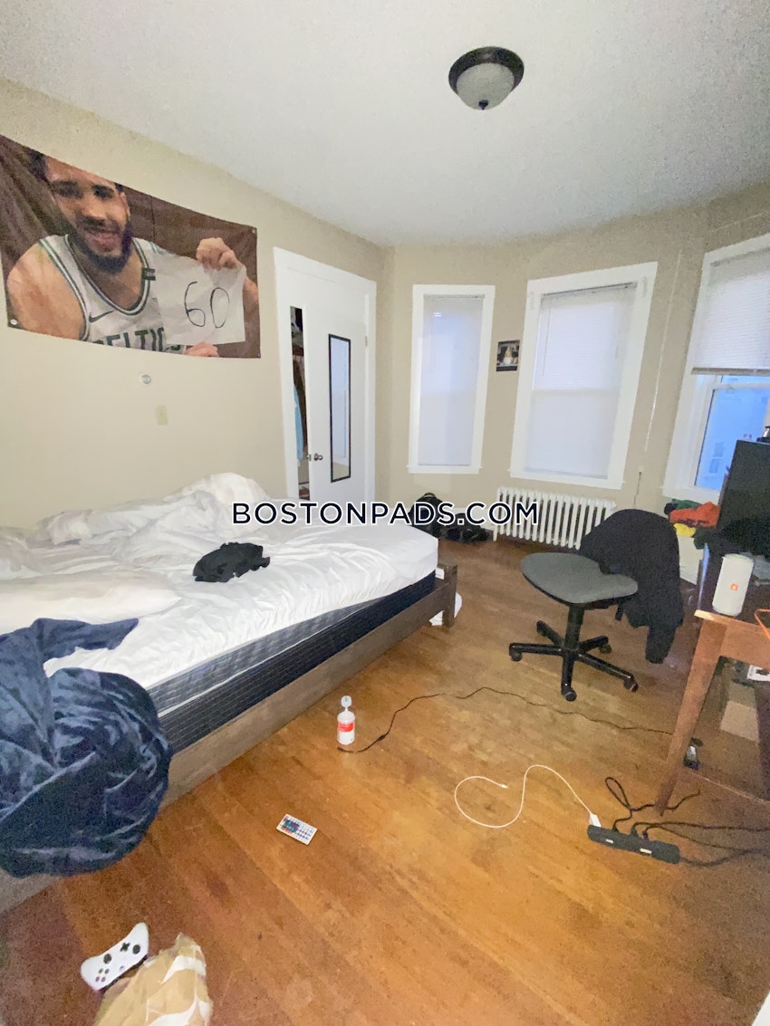 BOSTON - MISSION HILL - 4 Beds, 1 Bath - Image 12